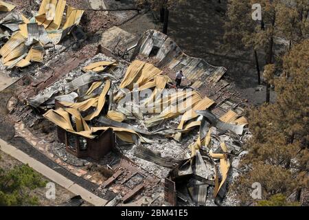 Bastrop Texas, USA, September 16 2011: Die Bewohner kehren nach massiven Waldbränden, die Anfang September über 1400 Häuser in der Gegend niederbrannten, in die zerstörte Heimat zurück. ©Bob Daemmrich Stockfoto