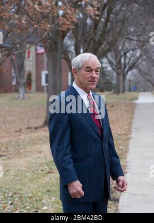 Le Mars, Iowa, USA, 30. Dezember 2011:der republikanische Präsidentschaftskandidat Ron Paul aus Texas tritt im Nordwesten Iowas in einem letzten Vorstoß vor den 2012. Vorwahlen in Iowa am Dienstag auf. ©Bob Daemmrich Stockfoto