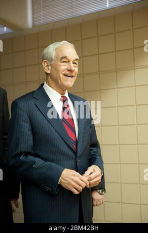 Le Mars, Iowa, USA, 30. Dezember 2011:der republikanische Präsidentschaftskandidat Ron Paul aus Texas tritt im Nordwesten Iowas in einem letzten Vorstoß vor den 2012. Vorwahlen in Iowa am Dienstag auf. ©Bob Daemmrich Stockfoto