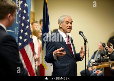 Le Mars, Iowa, USA, 30. Dezember 2011:der republikanische Präsidentschaftskandidat Ron Paul aus Texas tritt im Nordwesten Iowas in einem letzten Vorstoß vor den 2012. Vorwahlen in Iowa am Dienstag auf. ©Bob Daemmrich Stockfoto