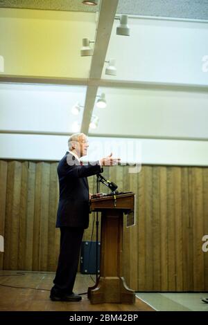 Le Mars, Iowa, USA, 30. Dezember 2011:der republikanische Präsidentschaftskandidat Ron Paul aus Texas tritt im Nordwesten Iowas in einem letzten Vorstoß vor den 2012. Vorwahlen in Iowa am Dienstag auf. ©Bob Daemmrich Stockfoto