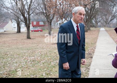 Le Mars, Iowa 30. Dezember 2011 - der republikanische Präsidentschaftskandidat Ron Paul aus Texas macht einen Wahlkampfauftritt in Le Mars im Nordwesten von Iowa in einem letzten Schub vor den 2012 Iowa-Wahlen am Dienstag. ©Bob Daemmrich Stockfoto