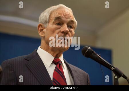 Le Mars, Iowa, USA, 30. Dezember 2011:der republikanische Präsidentschaftskandidat Ron Paul aus Texas tritt im Nordwesten Iowas in einem letzten Vorstoß vor den 2012. Vorwahlen in Iowa am Dienstag auf. ©Bob Daemmrich Stockfoto