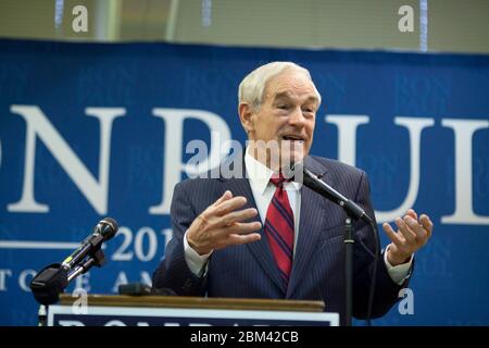 Le Mars, Iowa, USA, 30. Dezember 2011:der republikanische Präsidentschaftskandidat Ron Paul aus Texas tritt im Nordwesten Iowas in einem letzten Vorstoß vor den 2012. Vorwahlen in Iowa am Dienstag auf. ©Bob Daemmrich Stockfoto