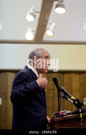 Le Mars, Iowa, USA, 30. Dezember 2011:der republikanische Präsidentschaftskandidat Ron Paul aus Texas tritt im Nordwesten Iowas in einem letzten Vorstoß vor den 2012. Vorwahlen in Iowa am Dienstag auf. ©Bob Daemmrich Stockfoto