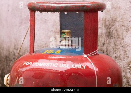 Domatic LPG-Zylinder Nahaufnahme mit geöffneter Kappe. Stockfoto