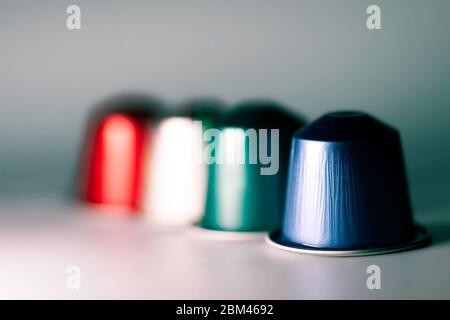 Bunte Kaffeepads Stockfoto