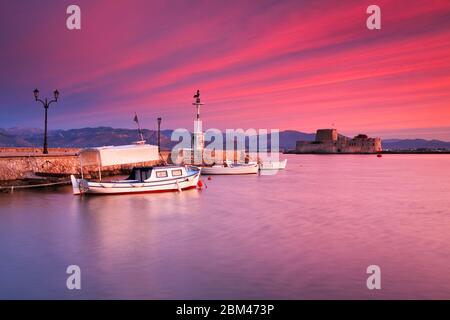 Angelboote in Nafplio, Griechenland. Stockfoto