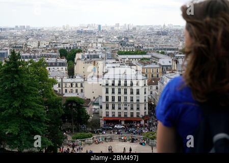 Der Blick auf die Stadt von Paris von den Treppen der Basilique du Sacré-Cœur de Montmartre.Paris.Frankreich Stockfoto