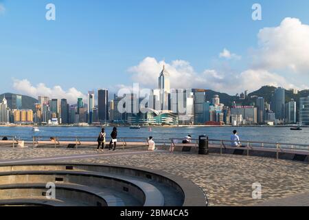 Skyline von Hongkong von Tsim Sha Tsui Promenade, Kowloon, Hongkong Stockfoto