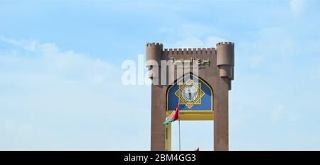 Uhrturm (Burj Al Sahwa) ein Wahrzeichen. Uhrturm Al Sahwa „Burj Al Sahwa“. Maskat, Sultanat von Oman. Oman Autobahn Straßen. oman City Road. Stockfoto