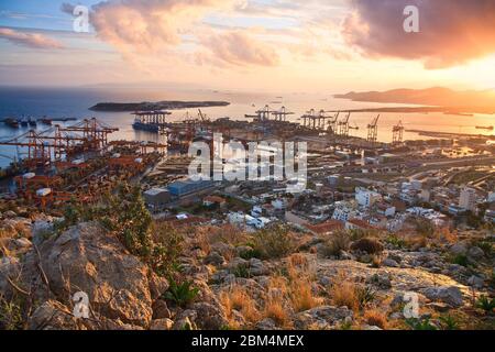 Ansicht des Containerhafens in Piräus, Athen. Stockfoto