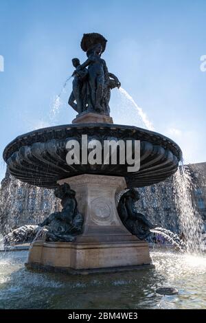 Berühmte Fontain auf dem Platz Place de la Bourse Les Trois Graces in Bordeaux Stadt Frankreich Stockfoto