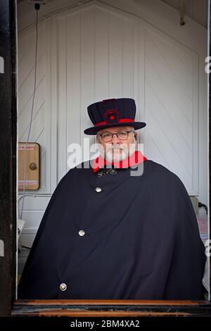 Beefeater, Yeomen Warder of her Majesty's Royal Palace und Fortress the Tower of London Stockfoto