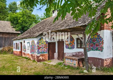 Bemaltes Haus im Dorf Zalipie, Malopolska aka Kleinpolen Region, Polen Stockfoto