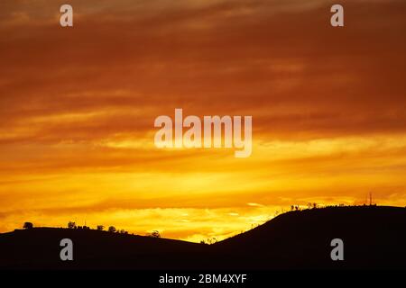 Sonnenuntergang über Bottelary Hills Stellenbosch während der Sperrung Stockfoto