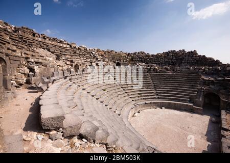 Römisches Theater von Umm Qais, oder Umm Qays, Ruinen des alten Gadara, Dekapolis, Irbit, Irbid Gouvernement, Jordanien, Mittlerer Osten, Asien Stockfoto