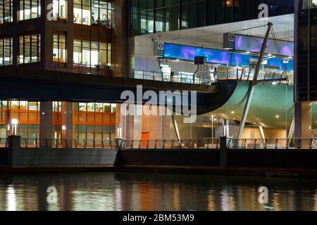 Heron Quays Station der Dockland Light Railway in Canary Wharf. Stockfoto