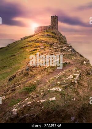 Kirche St. Michael De Rupe, Brentor, Dartmoor, Devon, UK. Die höchsten arbeiten Kirche in England. Stockfoto