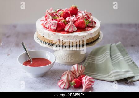 Eton Mess Erdbeer Käsekuchen Stockfoto