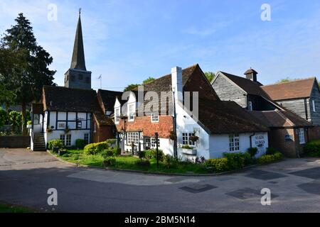 Ye Olde Six Bells, Horley, Surrey ... die Kneipe wird angenommen, dass um 1450 gebaut worden und ist gedacht, um das älteste erhaltene Gebäude in Horley zu sein. I Stockfoto