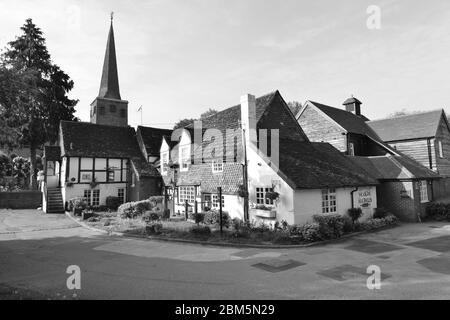 Ye Olde Six Bells, Horley, Surrey ... die Kneipe wird angenommen, dass um 1450 gebaut worden und ist gedacht, um das älteste erhaltene Gebäude in Horley zu sein. I Stockfoto