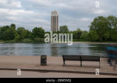 Architektur der 1970er Jahre Militärministerium der Verteidigung British Army Horse Stables Hyde Park Barracks, 20A Knightsbridge, London SW7 von Sir Basil Spence Stockfoto