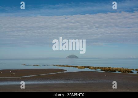 Blick auf ailsa craig vom Ufer südlich von ayrshire Stockfoto