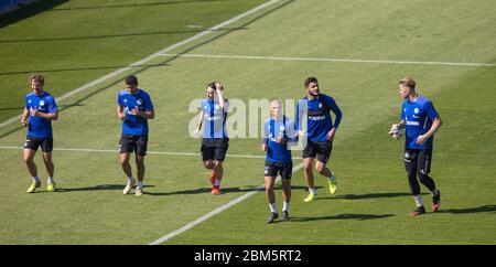 Gelsenkirchen, Deutschland. Mai 2020. firo: 07.05.2020, Fußball, 1.Bundesliga, Saison 2019/2020, FC Schalke 04, Training, rechts FAHRMANN und KABAK weltweit Credit: dpa/Alamy Live News Stockfoto