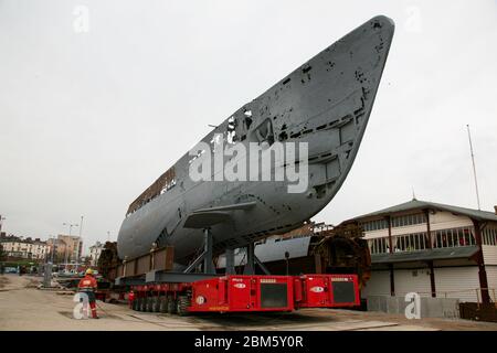 DATEI: 7. Mai 2020. Foto aufgenommen: Birkenhead Großbritannien 15. März 2008 Bogenabschnitt und Zentralabschnitt von U 534, die am Fährhafen Woodside an Land gebracht wurden Quelle: Photographing North/Alamy Live News Stockfoto