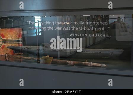 DATEI: 7. Mai 2020. Foto aufgenommen: Seacombe, Großbritannien. März 2009. Churchill Zitat über ein Modell der U 534 Quelle: Photographing North/Alamy Live News Stockfoto