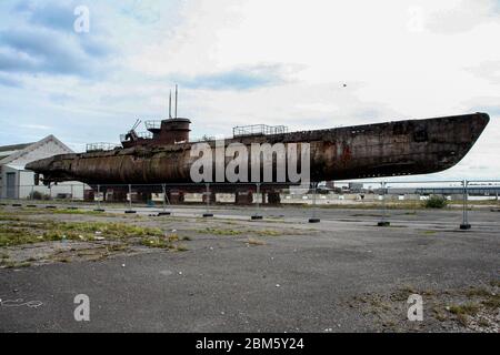 DATEI: 7. Mai 2020. Foto aufgenommen: Birkenhead, Großbritannien. September 2005. Vor dem Aufschneiden der U-534, die auf der Quay-Seite im East Float Birkenhead abgebildet ist, Quelle: Photographing North/Alamy Live News Stockfoto