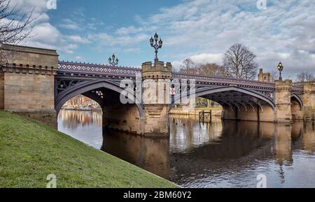 Skeldergate Brücke über den Fluss Ouse seit 1881 geöffnet, York, England. Stockfoto