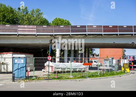 Reparaturarbeiten / Renovierung bei Mariakerkebrug, 60er Brücke im Dorf Mariakerke bei Gent, Ostflandern, Belgien Stockfoto