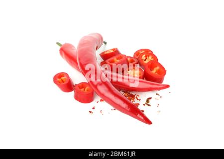 Leckere rote Chilischoten auf weißem Hintergrund isoliert Stockfoto