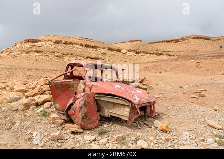 Autorack in der Wüste, Erg Chigaga, Sahara, Marokko Stockfoto