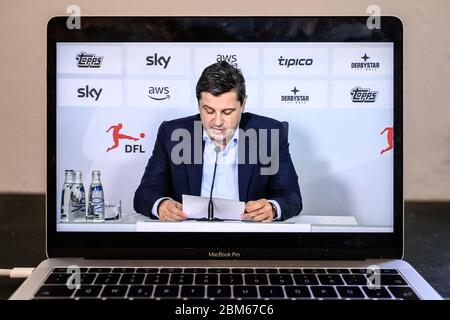 Dortmund, Deutschland. Mai 2020. DFL-Geschäftsführer Christian Seifert spricht auf der Pressekonferenz. GES./ Online-Pressekonferenz zur Wiederaufnahme der Bundesliga 22.04.2020 GES/Pressekonferenz zum Neustart der Bundesliga. 04/22/2020 Quelle: dpa/Alamy Live News Stockfoto