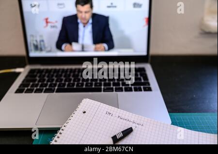 Dortmund, Deutschland. Mai 2020. DFL-Geschäftsführer Christian Seifert spricht auf der Pressekonferenz. GES./ Online-Pressekonferenz zur Wiederaufnahme der Bundesliga 22.04.2020 GES/Pressekonferenz zum Neustart der Bundesliga. 04/22/2020 Quelle: dpa/Alamy Live News Stockfoto