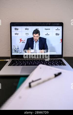 Dortmund, Deutschland. Mai 2020. DFL-Geschäftsführer Christian Seifert spricht auf der Pressekonferenz. GES./ Online-Pressekonferenz zur Wiederaufnahme der Bundesliga 22.04.2020 GES/Pressekonferenz zum Neustart der Bundesliga. 04/22/2020 Quelle: dpa/Alamy Live News Stockfoto