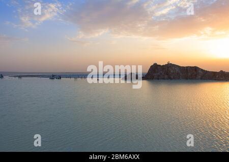 Danakil Wüste Depression mit Salzebenen und Felsen in Sonnenuntergang, Äthiopien Stockfoto