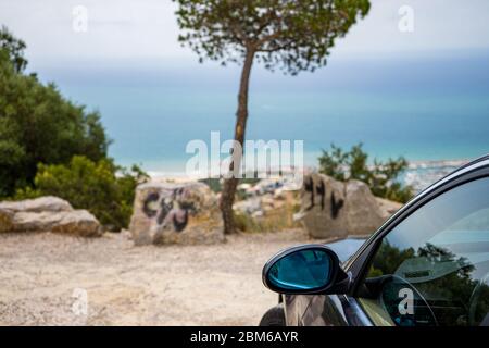 BMW 3er E90 330i Funkelnde Graphit am Berg Stockfoto