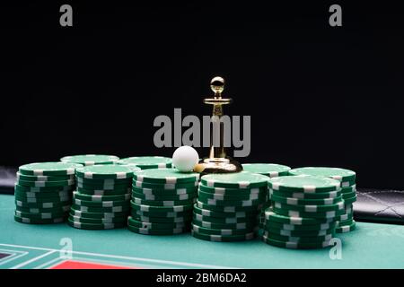 Roulette Dolly am Casino Spieltisch Stockfoto