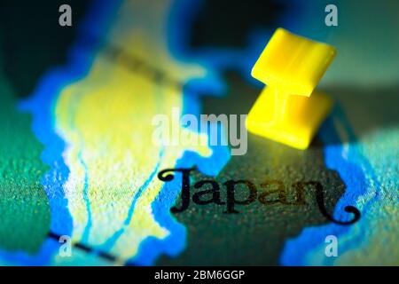 Geringe Schärfentiefe Fokus auf geografische Kartenposition des Landes Japan in Asien Kontinent auf Atlas Stockfoto