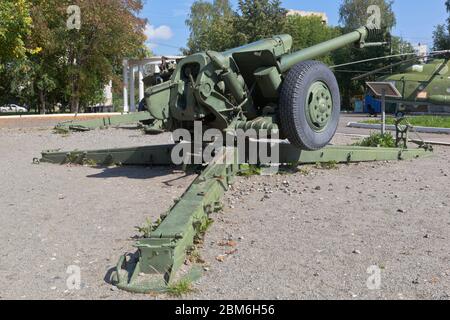 Wologda, Russland - 20. August 2019: Haubitze D-30 im Siegespark der Stadt Wologda Stockfoto