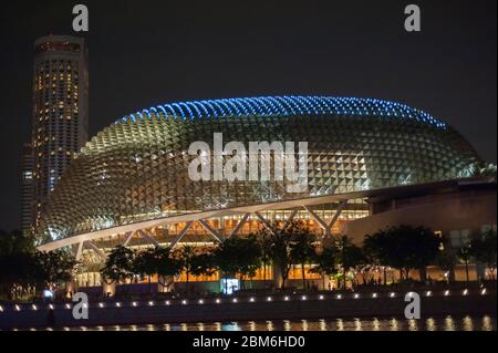 Esplanade - Theater an der Bucht bei Nacht, Singapur, Südostasien Stockfoto