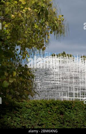 Sommerhauptpavillon Serpentine Galleries Serpentine Pavilion 2013, Kensington Gardens, London, W2 3XA von Sou Fujimoto Stockfoto