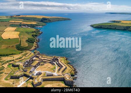 Luftaufnahme von Charles Fort und der Küste, Summer Cove, am Kinsale Hafen, Grafschaft Cork, Irland Stockfoto