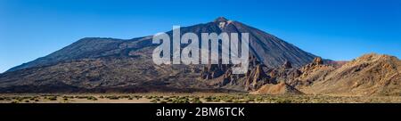 Blick auf den Vulkan Teide mit seinen Lavafeldern auf Teneriffa, Spanien Stockfoto