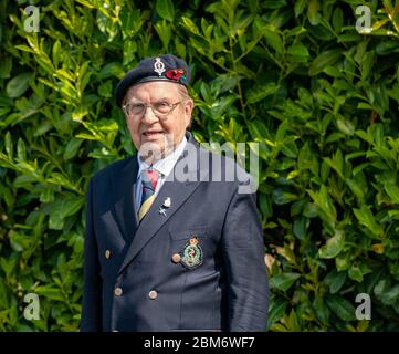 Brentwood Essex, Großbritannien. Mai 2020. VE Day ehemaliger Korporal Peter J Elgar vom Royal Army Medical Corps 1955-1958 diente in britischen Militärkrankenhäusern in Münster, Berlin Iserlohn, Credit: Ian Davidson/Alamy Live News Stockfoto