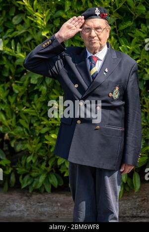 Brentwood Essex, Großbritannien. Mai 2020. VE Day ehemaliger Korporal Peter J Elgar vom Royal Army Medical Corps 1955-1958 diente in britischen Militärkrankenhäusern in Münster, Berlin Iserlohn, Credit: Ian Davidson/Alamy Live News Stockfoto